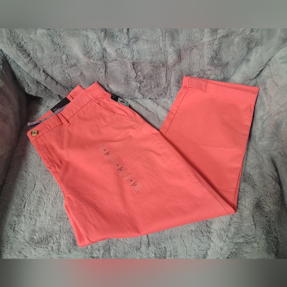 Tommy Hilfiger women's Hampton Chino cropped in Coral in size 16